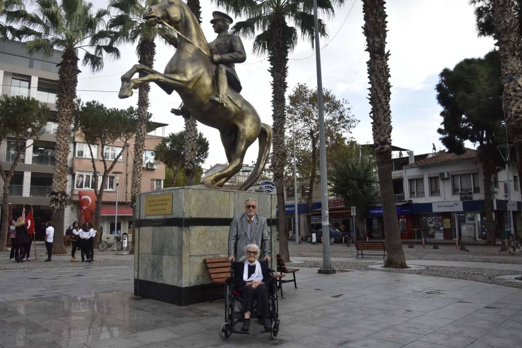 Atatürk'ün tarihi fotoğrafındaki Konyalı Sabiha Özar bugün toprağa verildi 12